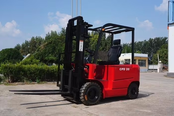2000 kg Βάρος Πλατφόρμα ανύψωσης τηλεσκοπικού ανυψωτήρα για όλα τα εδάφη και αυτοφόρτωση