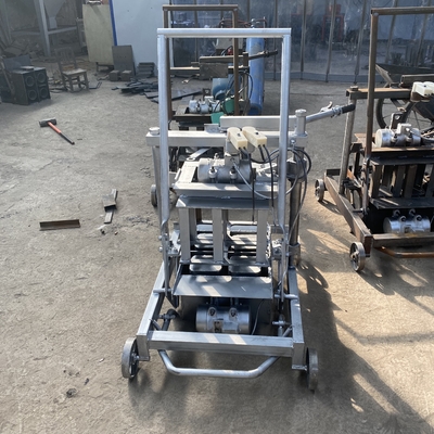 Ελαφρύ Interlock Brick Making Machine για την γραμμή παραγωγής τούβλων 5000*1650*2200mm