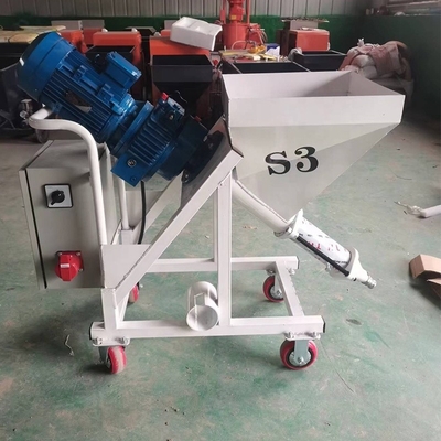 180 kg Αυτοματοποιημένο πυρόστακτο ψεκαστήρα χρώματος υφής με επεκταμένη αντλία βίδα με σχεδιασμό
