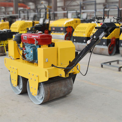 Ανθεκτικός δονητικός μίνι συμπιεστής με χωρητικότητα δεξαμενής καυσίμου 19L και διάμετρο τύμπανου 800mm